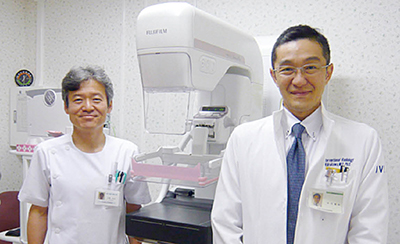 図2　当院AMULET Innovalityと乳腺外科医でもある三森功士病院長・外科教授（左）と筆者（右）