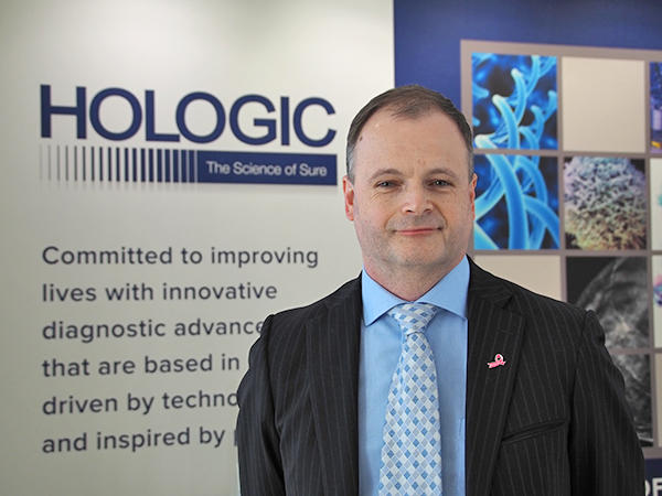 代表取締役社長のマーティン・アームストロング氏