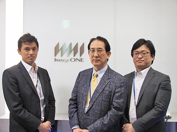 中央がヘルスケア事業推進部の川本卓司 部長