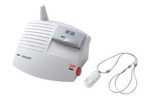 （左）通信機 （右）転倒・転落を自動検知するペンダント