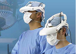 「ヘッドマウントモニター」の着用イメージ