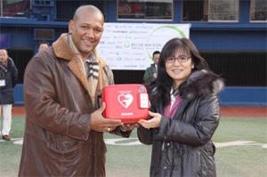 アレックス・ラミレス氏に贈呈