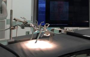 外科手術用装置も、簡単に手術寝台に取付可能