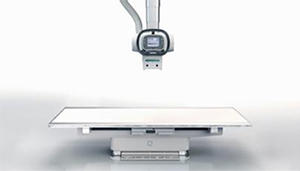 高齢患者さん向けに臥位テーブルの高さとデザインを改定