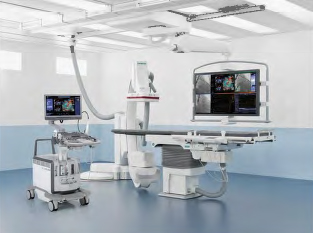 超音波診断装置 ACUSON SC2000 PRIME（左）と X線血管撮影装置 Artis zeeシリーズ（右）