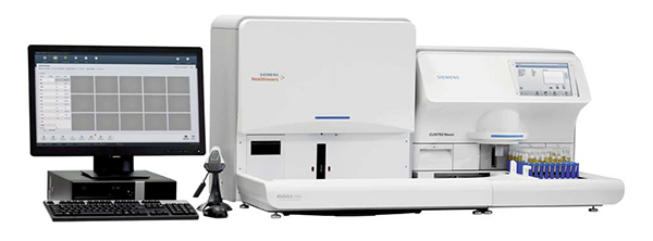 Atellica UAS800（左）とクリニテック ノーバス（右）を組み合わせた全自動尿統合型分析システム「Atellica 1500」