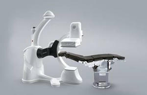 カラム手術台システム「マグナス手術台」と自走式X線血管撮影装置「Discovery IGS 7 OR（ディスカバリー アイジーエス セブン オーアール）」