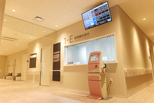 MERSYS-IV（ラジエーションパッケージ） 拡張システムを導入すると，壁かけモニタで順番待ちが確認できる