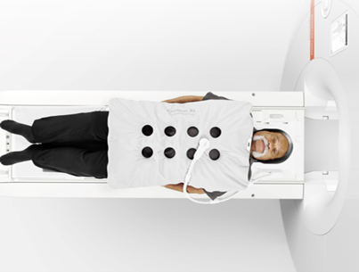 被検者の負担を軽減する柔軟で軽量なブランケット型コイルに新たに対応