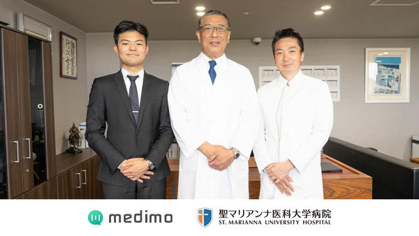 （左から）野村怜太郎氏，大坪毅人氏（聖マリアンナ医科大学病院 病院長），前畑忠輝氏