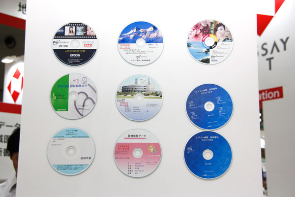 CD/DVDのレーベルサンプル。簡易な操作でデザインが可能。