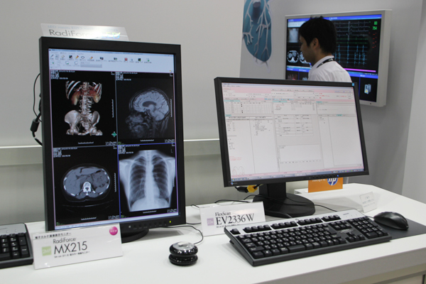 診察室の電子カルテ端末向けのモニタを提案