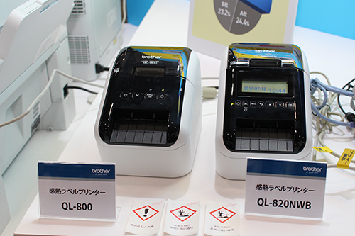 感熱ラベルプリンター「QL-800」（左）と「QL-820NWB」（右）