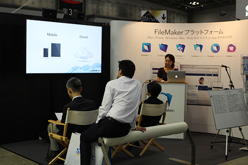 プレゼンテーションステージではFileMaker16の新機能などを紹介