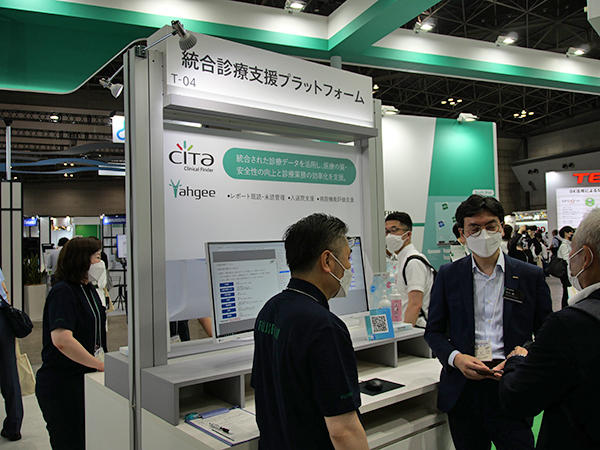 富士フイルムメディカル，富士フイルムメディカルITソリューションズ，富士フイルムヘルスケアシステムズ3社合同でブースを構成