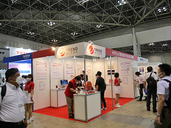 サイバー攻撃などから病院の資産を守るセキュリティソリューションを展示したトレンドマイクロブース