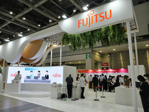 電子カルテを中心に医療の課題解決に向けたソリューションを展示した富士通Japanブース