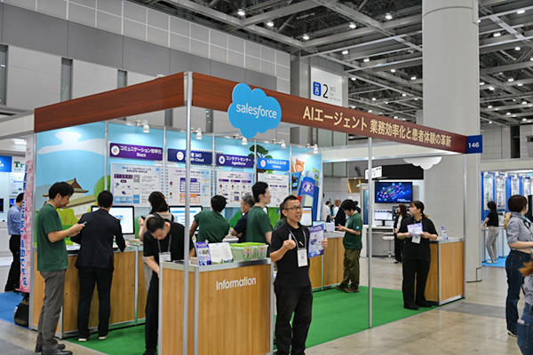 「Agentforce」「Health Cloud」「Tableau」「Slack」を 紹介したSalesforce 