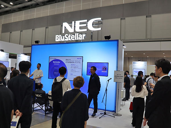 多彩なミニプレゼンテーションでソリューションを紹介したNEC