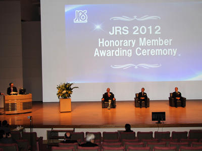 メインホールの授与式