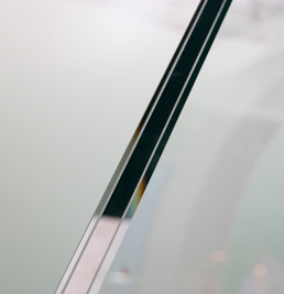 放射線遮蔽用鉛ガラス「LX-57B」と特殊カバーガラスを合わせた多層構造