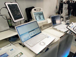堅牢な筐体で医療機関の過酷な使用にも耐えるノートPCやタブレット端末も紹介