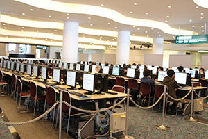 CyPos（電子ポスター）会場（国立大ホール 1F マリンロビー）