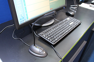 ハンズフリー入力を可能にしたオプションデバイスのスタンドマイク