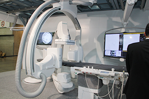実機展示は初となるArtis Q Biplane。新世代X線管GIGALIXなどの新技術で低被ばくで高画質の手技をサポートする。