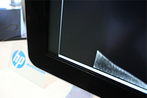 「Coronis Uniti」以外では前面の保護ガラスと液晶面の間に空間がある。