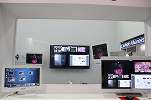 手術室の外からモニタがどのように見えるかも確認することができる。