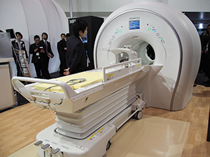 MRIのモックアップは3T装置「TRILLIUM OVAL」を展示
