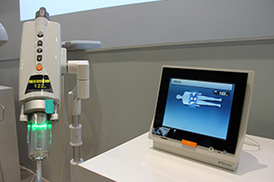 インジェクタヘッドのディスプレイに情報が表示される「PRESSPRO GEO-150」