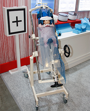 乳幼児立位・臥位撮影台「ファンティクサー」