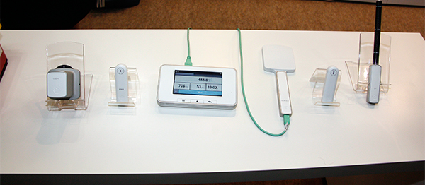 RaySafe X2製品群 （左からライトセンサー，MAMセンサー，RaySafe X2本体，X2 サーベイセンサー，一般撮影・透視装置用R/Fセンサー，CTセンサー）