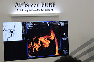 「Artis zee」シリーズの後継となる「Artis zee PURE」はモニタでプレゼンテーション