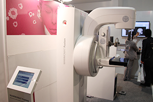 間接変換方式FDで検診などのスクリーニングに対応する「MAMMOMAT Fusion」