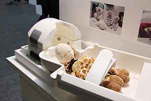 クレードル（ベッド部分）が脱着可能でスムーズなMRI検査をサポート