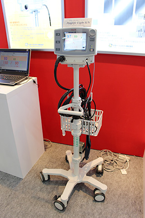 MRI室用非観血自動血圧計「マグライフ・ライト」