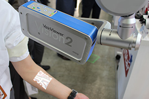 ベインビュア ビジョン2では血管投影画像の色も選択可能