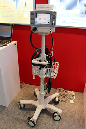 MRI室用非観血自動血圧計「マグライフ・ライトS/N」