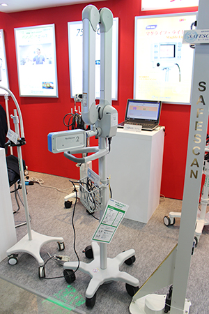 スタンド式の赤外線バスキュラーイメージング「ベインビュア ビジョン2」