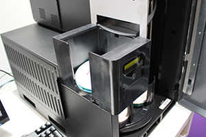 ディスク排出部には50枚蓄積可能