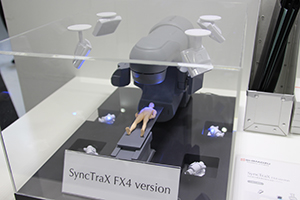 新型システム「SyncTraX FX4 version」の模型