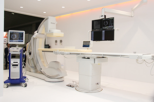 15インチFPD搭載の「Allura Centron」