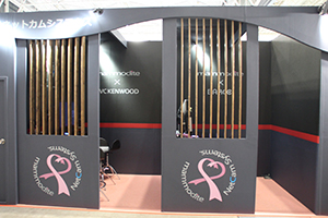 実機の体験に集中してもらえるように個室ブースが設けられた。