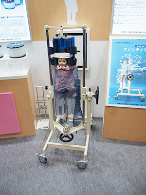 乳幼児立位・臥位撮影台「ファンティクサー（FD-21型）」