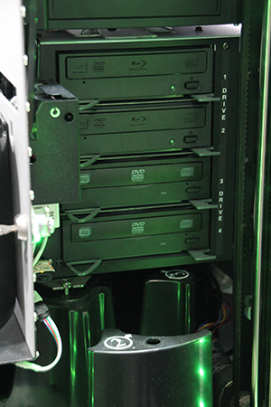 4機のレコーダードライブを搭載