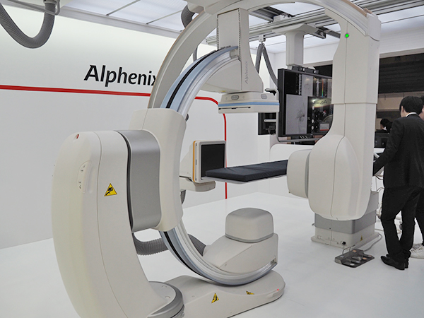 次世代Angioシステム「Alphenix」を展示