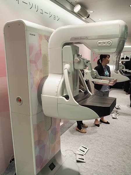 国内トップシェアのデジタル式乳房用X線診断装置「AMULET Innovality」を展示